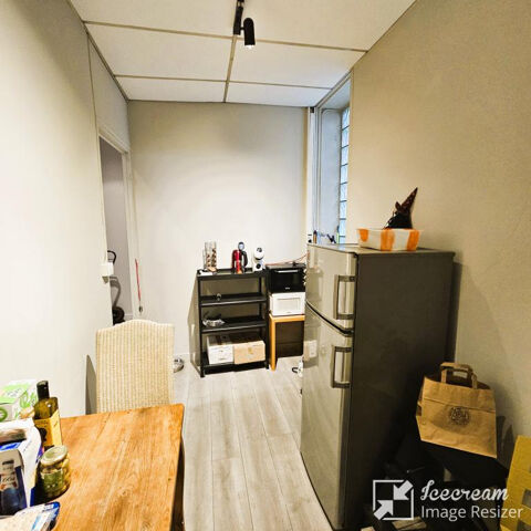   Local commercial d'angle   Environ 100 m2   Forte visibilité   Loyer attractif - Droit au bail   Antibes Centr 