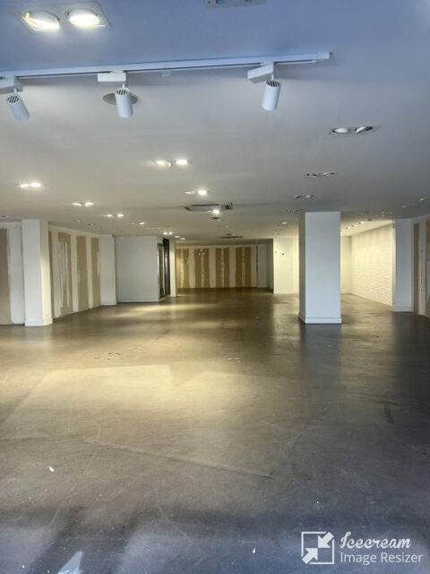   A louer avec droit d'entrée local commercial 338 m2   Zone commerciale   Villeneuve-Loubet 
