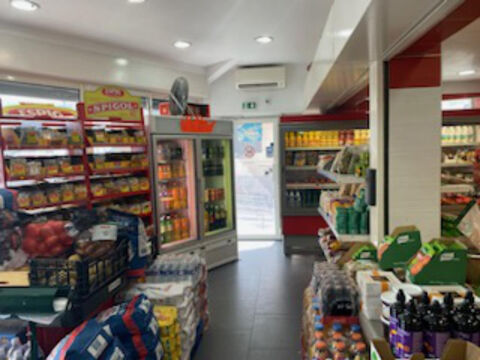   Boucherie-épicerie de qualité, belle surface de vente, secteur de Vallauris, beaux chiffres d'affaires 