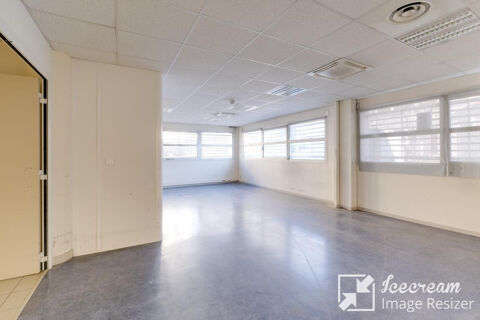   LOCATION D'UN ENSEMBLE DE 942 m2 + PARKINGS, 115 K� DE LOYER, MARSEILLE 14i�me 