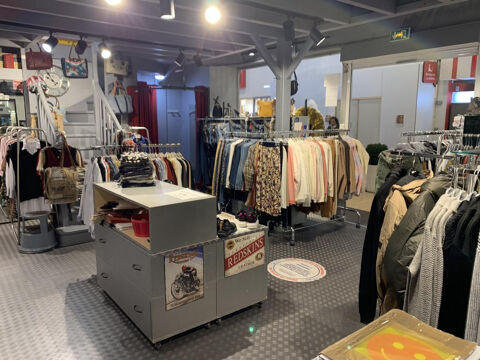 EMPLACEMENT NUMERO 1 EN GALERIE COMMERCIALE   CENTRE DE PLUS DE 45 BOUTIQUES   MANDELIEU (06) 77500 06210 Mandelieu la napoule