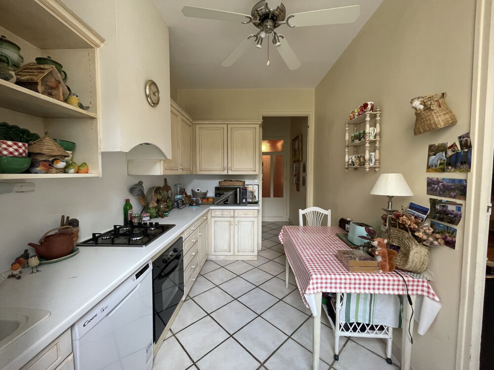 TARASCON. Maison de ville à vendre avec garage