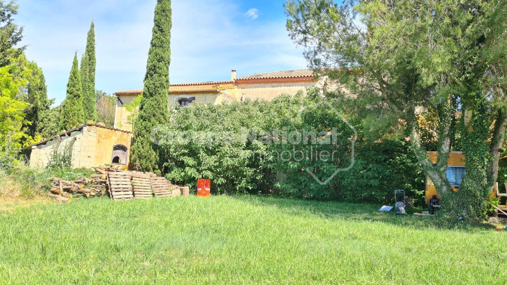 Mas à vendre sur un terrain de 5ha 300 à 10 mtes d'Arles.