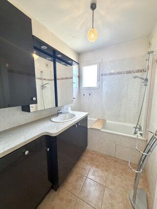  Appartement à louer 3 pièces 72 m²