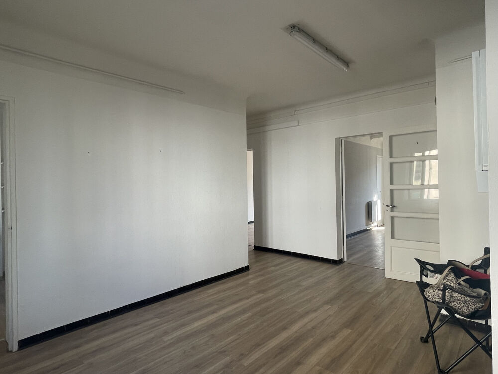   Local professionnel de 70m2 à louer à Tarascon Tarascon