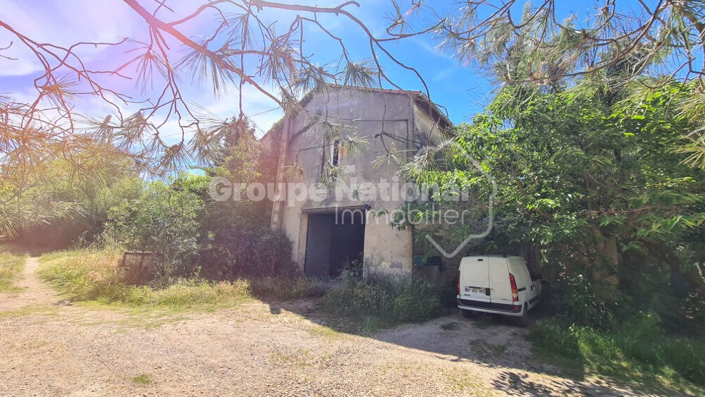 Mas à vendre sur un terrain de 5ha 300 à 10 mtes d'Arles.