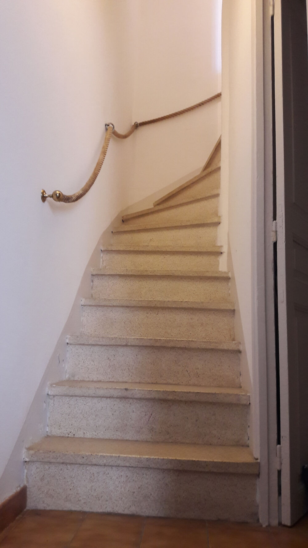 Location Maison Maison de ville meublée de 80m2 Arles