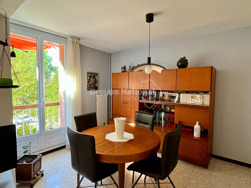 ARLES. Spacieux appartement T4.