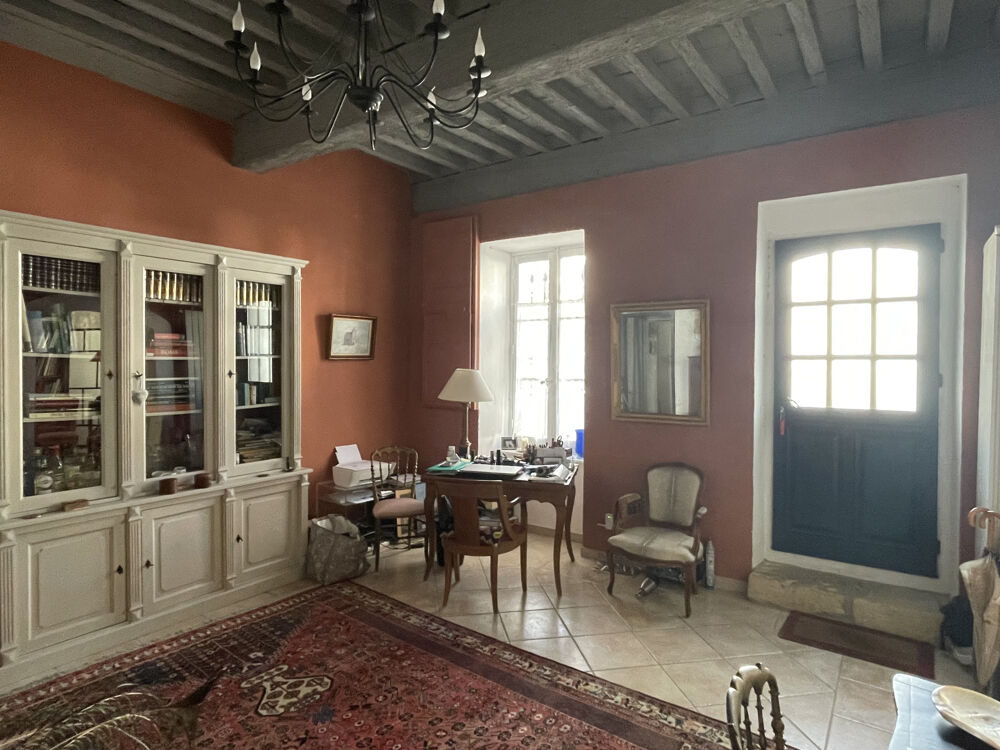 Maison de ville à Tarascon 6 pièces 160 m2 avec cour et garage.