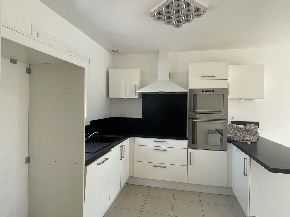 Villa de 80m2 habitable sur un terrain clos de 320m2 avec piscine et garage à ST ETIENNE DU GRES