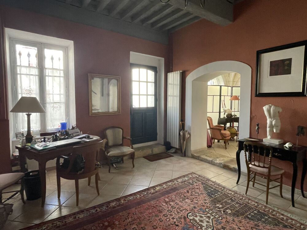 Vente Maison Maison de ville à Tarascon 6 pièces 160 m2 avec cour et garage. Tarascon