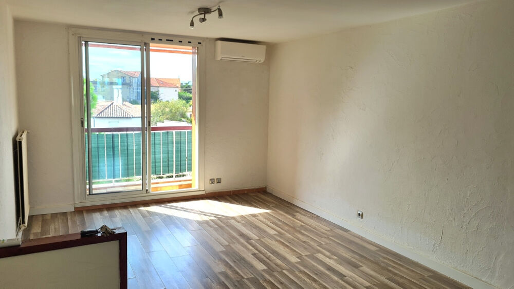 Vente Appartement Vente d'un T3 aux Cigales en bon état. L'appartement donne sur l'avenue Schweitzer Arles