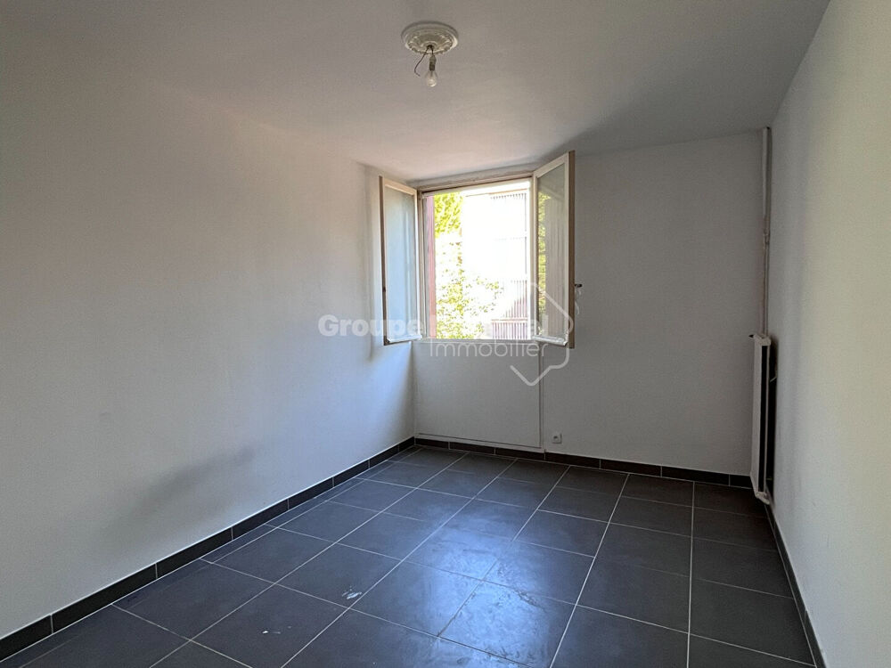 ARLES. Appartement T4 avec balcon