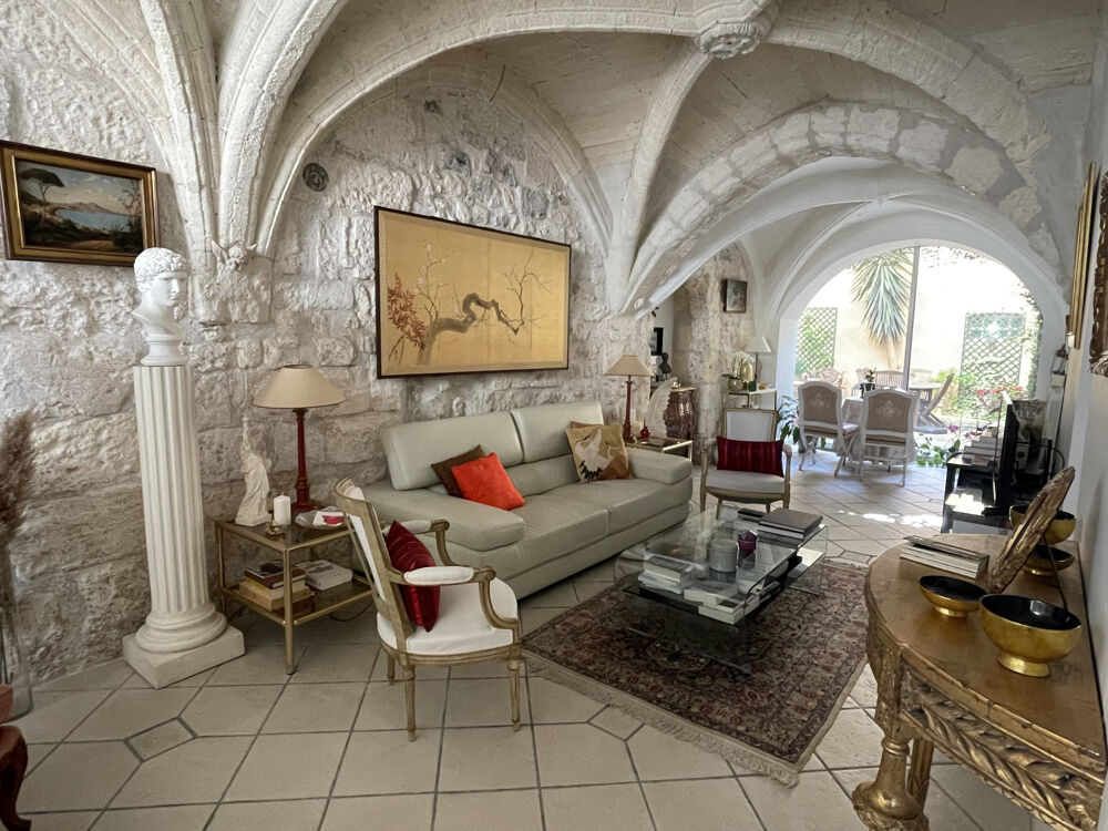 Maison de ville à Tarascon 6 pièces 160 m2 avec cour et garage.