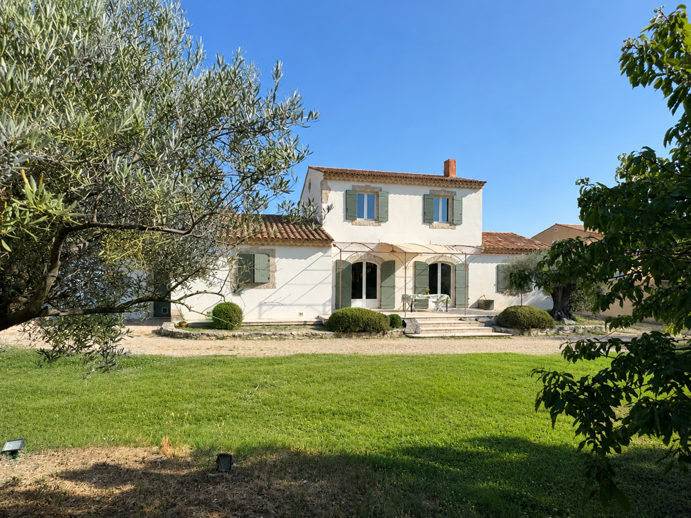 A pieds du centre de Saint-Rémy, maison familiale sur près de 1400m2 de terrain