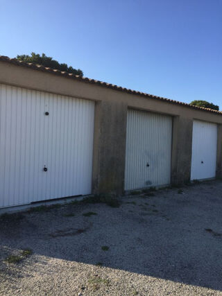  Parking / Garage à louer 18 m²