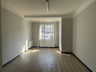   Local professionnel de 70m2 à louer à Tarascon Tarascon