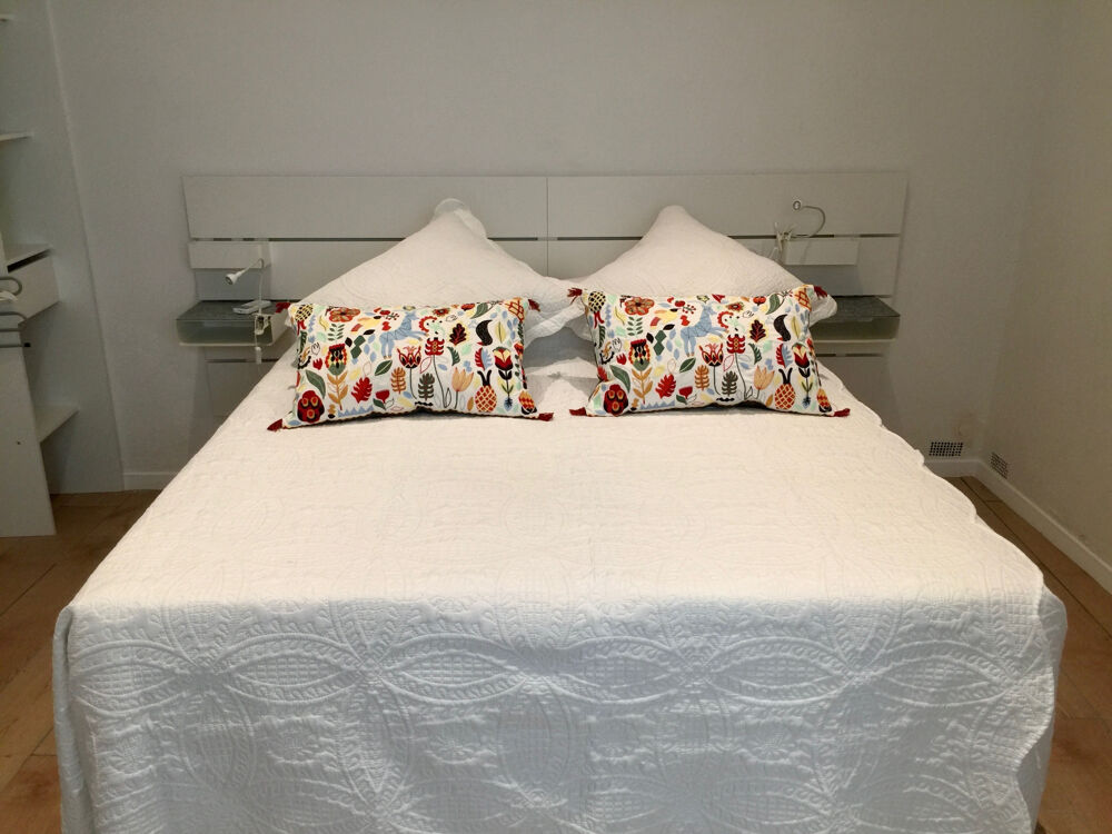Location Appartement Jolie T2 meublé arènes - Bail étudiant - cours intérieur Arles