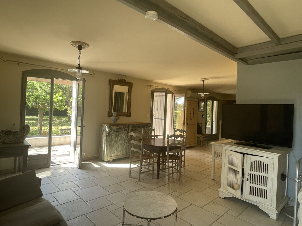 Vente Maison Villa de 140 m2 habitable sur terrain clos et arboré avec piscine de 4000 m2 et garage. Tarascon