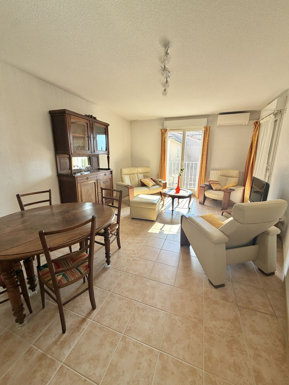 Location Appartement T3 meublé à Fourques avec terrasse Fourques