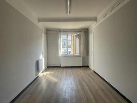 Local professionnel de 70m2 &agrave; louer &agrave; Tarascon 720 13150 Tarascon
