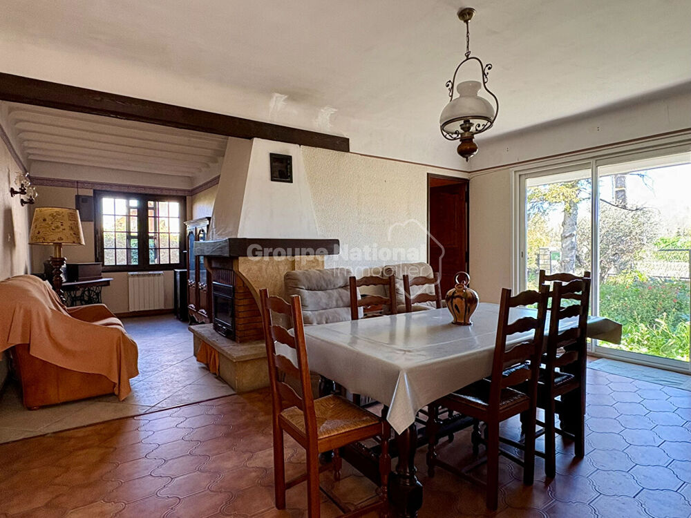 ARLES. Villa de plain pieds Alyscamps