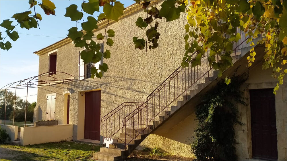 Entre BOULBON et TARASCON Propriété avec dépendances au pied de la Montagnette