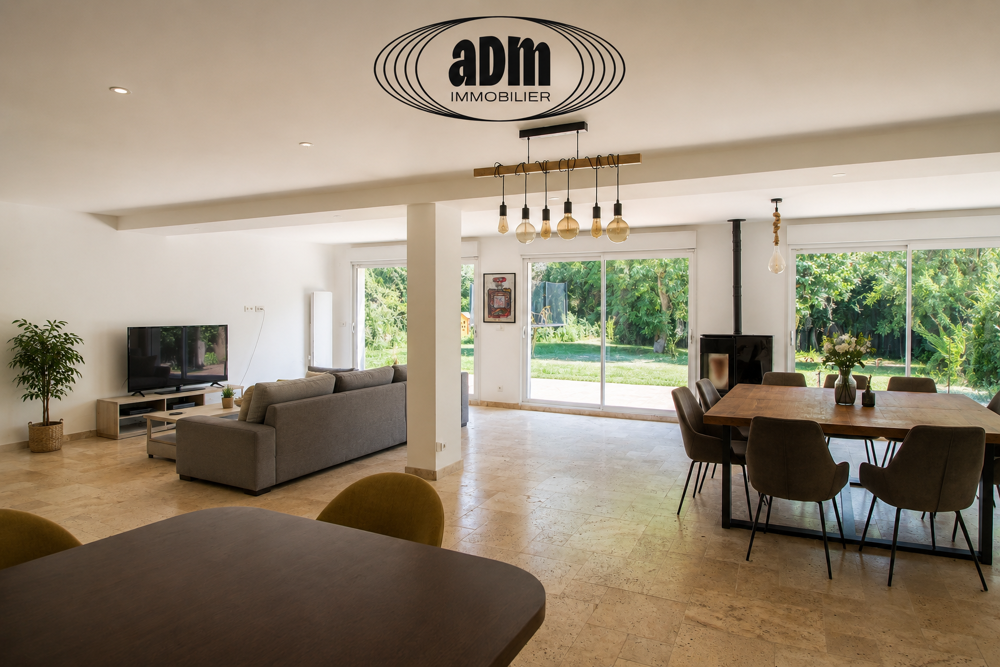 Vente Maison Pavillon familial de 207 m2 avec sous-sol total  en plein centre ville de Bailly-Romainvilliers Bailly romainvilliers