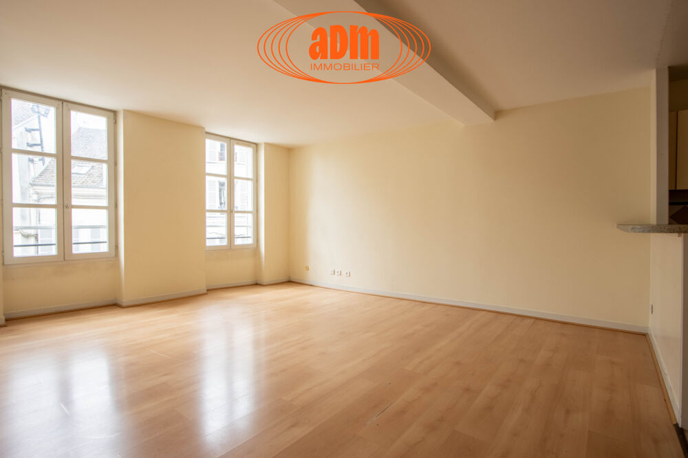 Vente Appartement Grand 2 pièces de 57 m2 avec cave face à la Cathédrale de Meaux Meaux