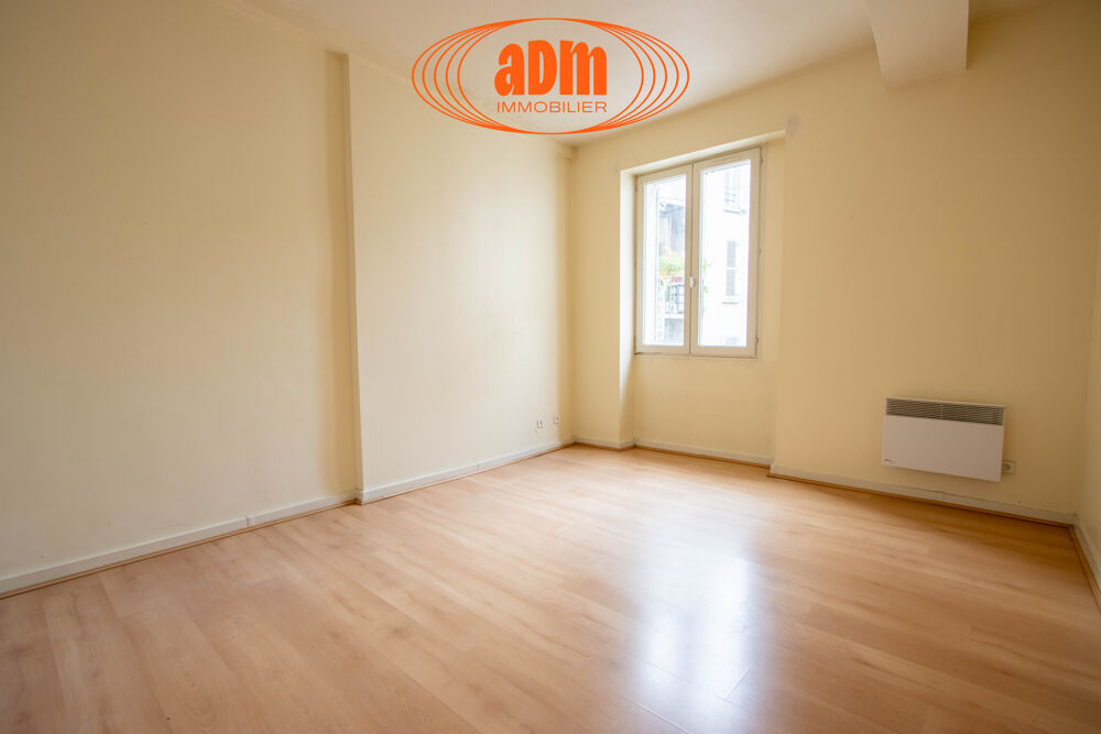 Vente Appartement Grand 2 pièces de 57 m2 avec cave face à la Cathédrale de Meaux Meaux