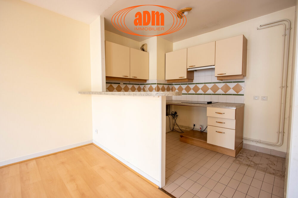 Vente Appartement Grand 2 pièces de 57 m2 avec cave face à la Cathédrale de Meaux Meaux