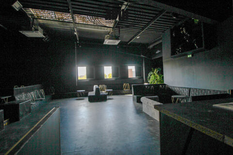   À LOUER  CELLULE C06 ESPACE DE 192 M2 