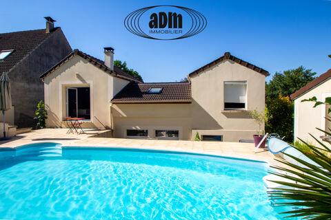   Maison familiale rénovée avec piscine, dépendance et garages sur un terrain de 1 376 m2 Maison - 5 pièce(s) - 114 m²