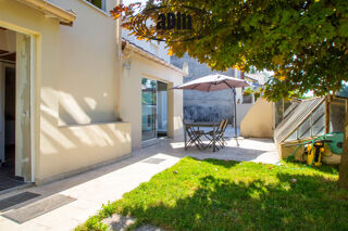 Vente Maison Maison familiale rénovée avec piscine, dépendance et garages sur un terrain de 1 376 m2 Couilly pont aux dames