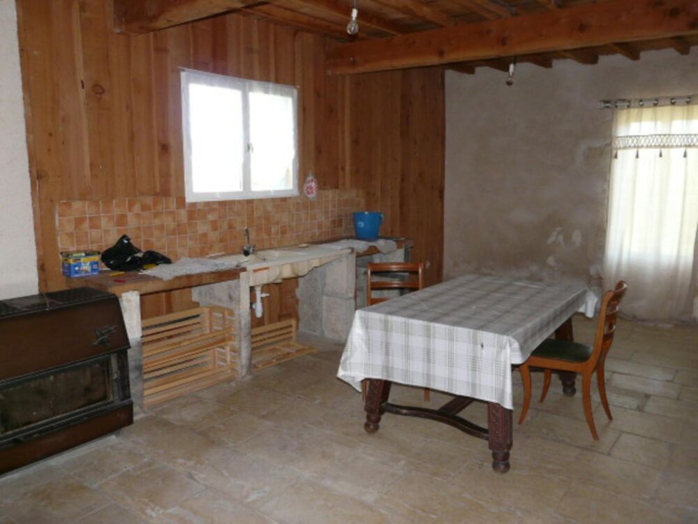 MAISON EN PIERRE