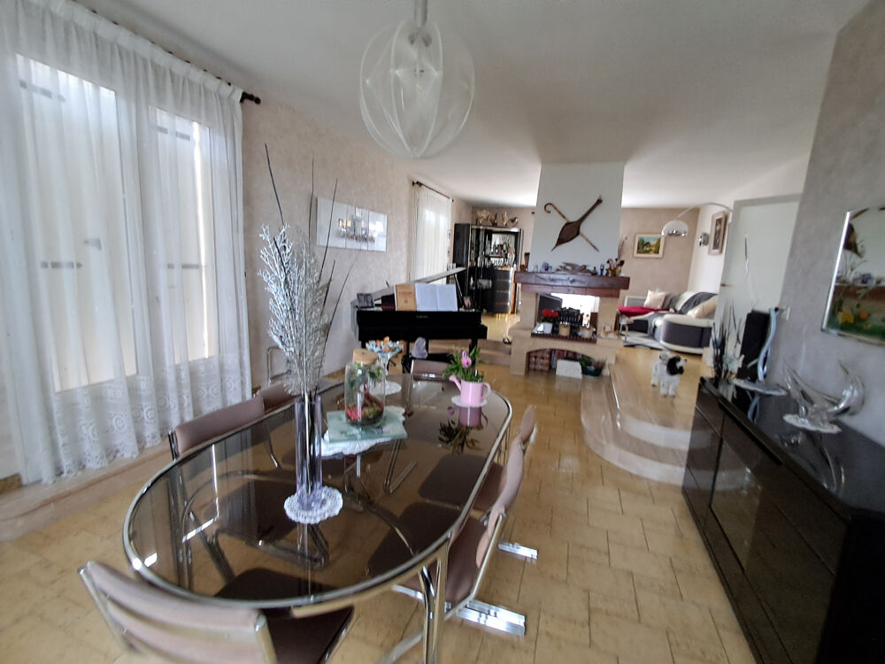 TRES BELLE VILLA proche tous commerces