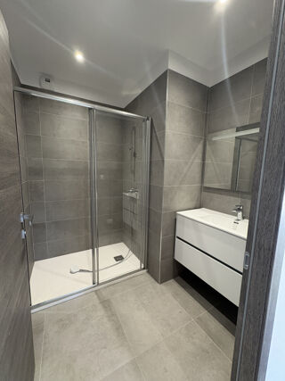  Appartement à louer 3 pièces 80 m²