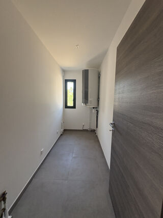  Appartement à louer 3 pièces 80 m²