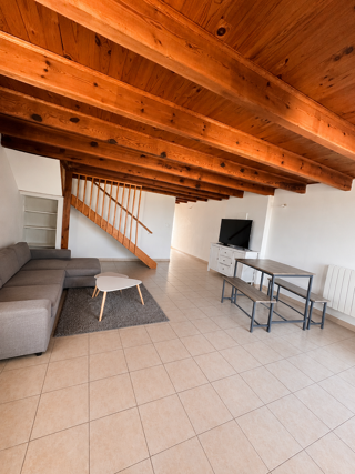  Appartement à louer 4 pièces 74 m²