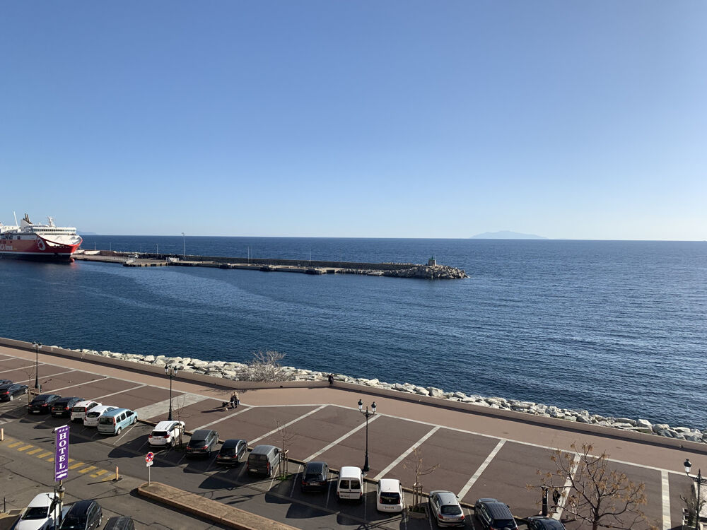 Location Appartement GRAND STUDIO MEUBLE CENTRE-VILLE- VUE MER Bastia