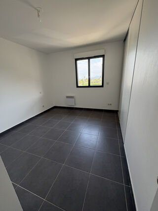  Appartement à louer 3 pièces 79 m²