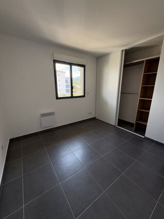  Appartement à louer 3 pièces 79 m²