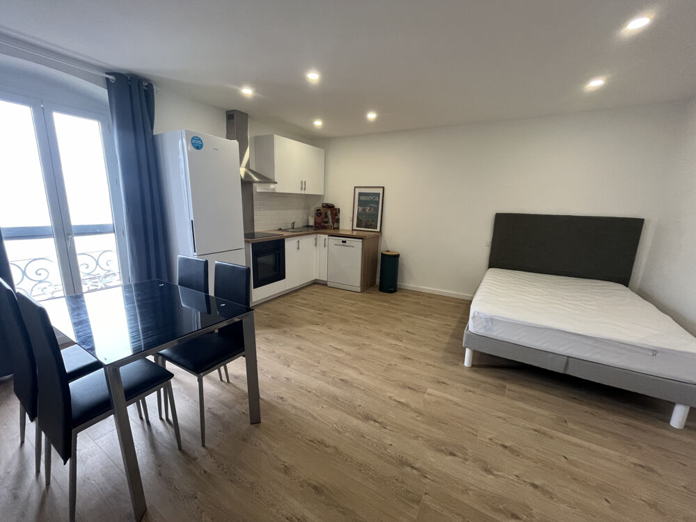 Location Appartement GRAND STUDIO MEUBLE CENTRE-VILLE- VUE MER Bastia