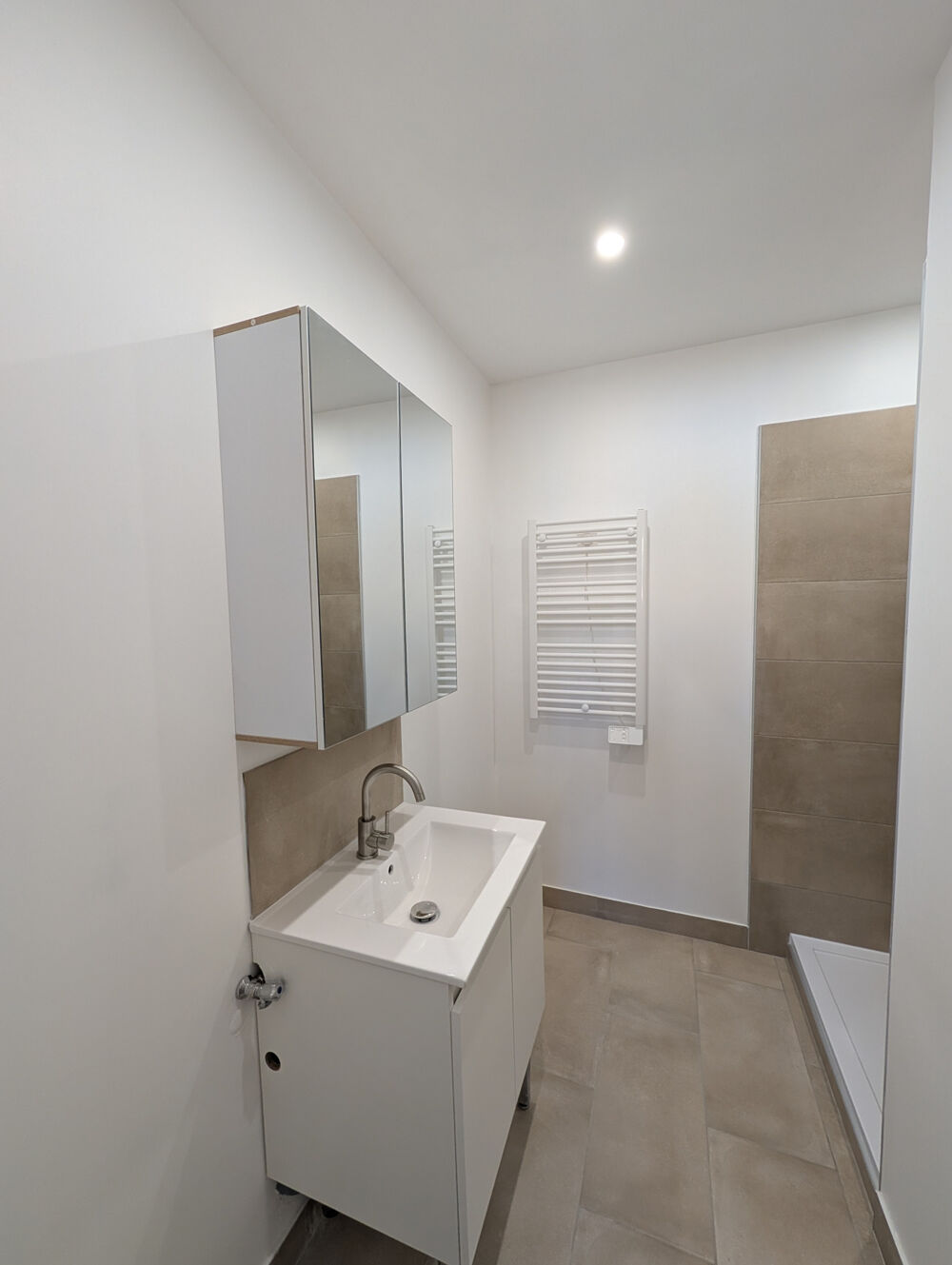 Location Duplex/Triplex Appartement duplex F2 à louer   Cadenet, à proximité de Pertuis Cadenet