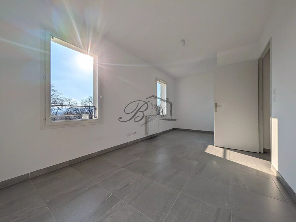Maison T4 jumelée avec jardin, à Pertuis.