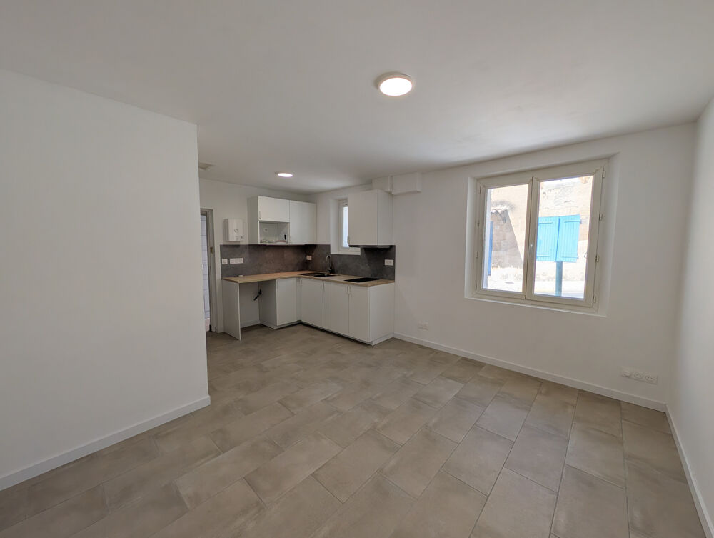 Location Appartement À LOUER   Beau studio rénové au cœur de Cadenet Cadenet
