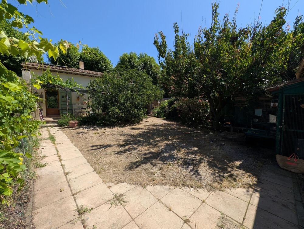 Maison de 90 m2 à Saint-Martin-de-la-Brasque avec garage et jardin