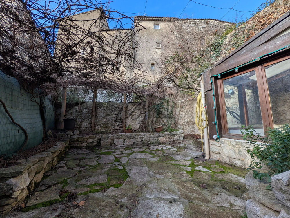 Maison à La Bastide-des-Jourdans avec exterieur et grange (constructible)