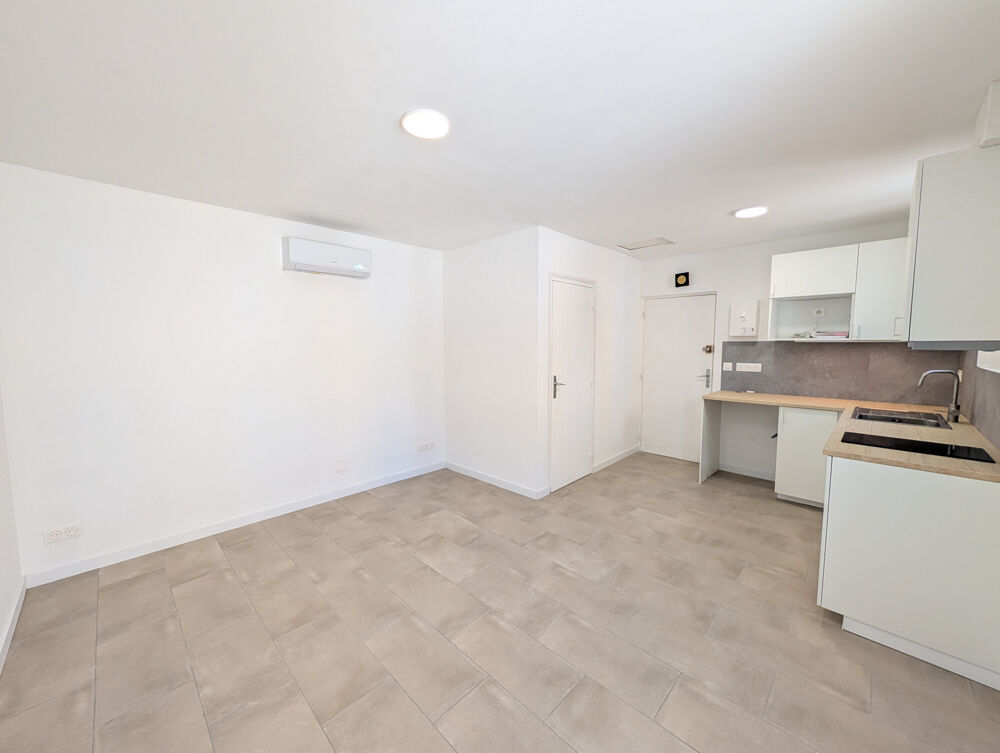 Location Appartement À LOUER   Beau studio rénové au cœur de Cadenet Cadenet