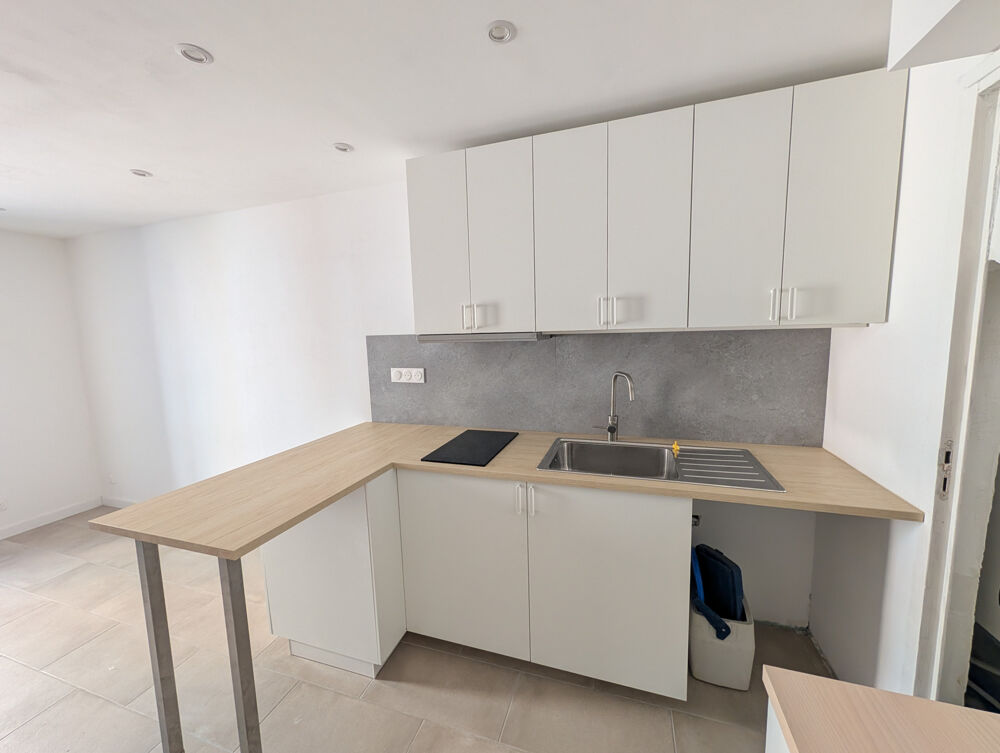 Location Duplex/Triplex Appartement duplex F2 à louer   Cadenet, à proximité de Pertuis Cadenet